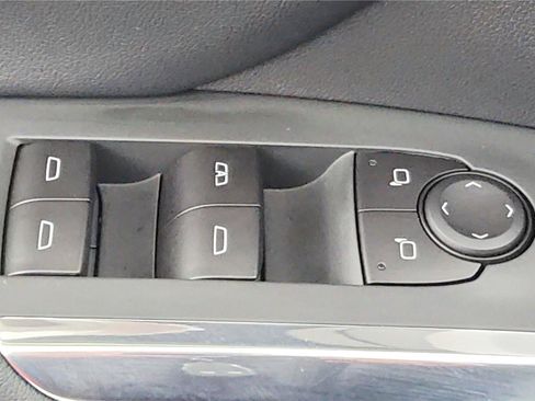 Used 2026 Chevrolet Traverse LT image 11