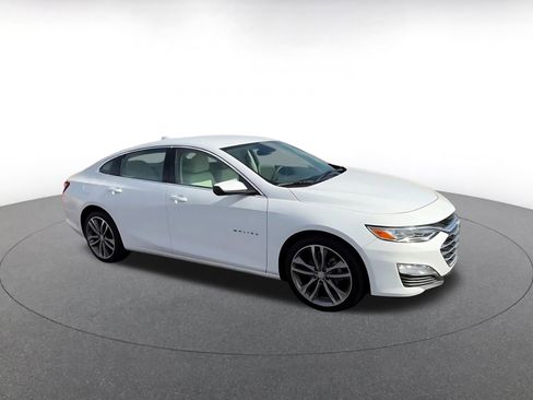 Used 2024 Chevrolet Malibu LT image 2