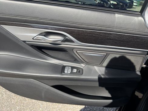 Used 2019 BMW 740i w/ Executive Package image 15