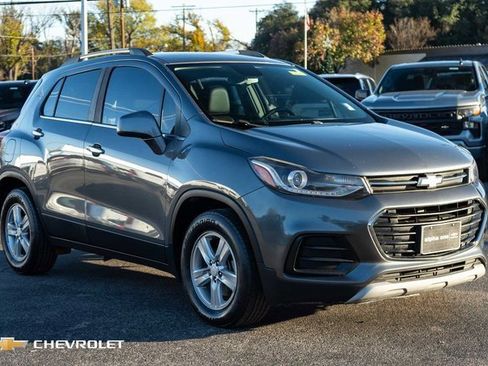 Used 2020 Chevrolet Trax LT w/ Driver Confidence Package image 3