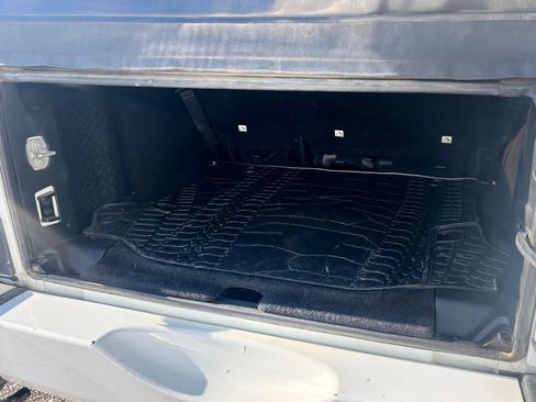 Used 2016 Jeep Wrangler Unlimited Sahara image 6