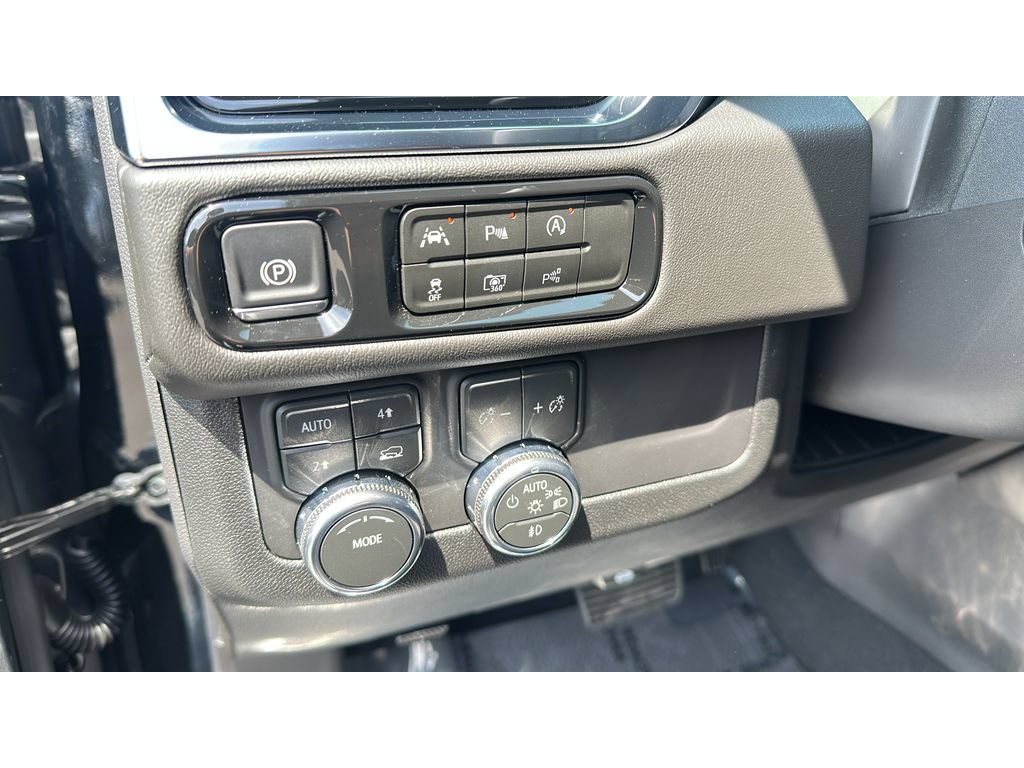 New 2026 GMC Yukon Denali w/ Sun & Power Step Package AWD/4WD image 22