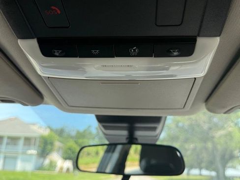 Used 2025 Nissan Altima 2.5 SV FWD image 25
