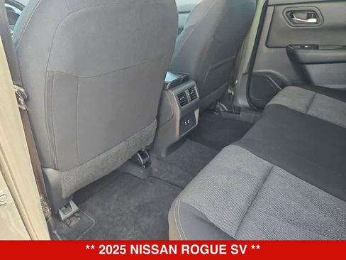 Used 2025 Nissan Rogue SV AWD/4WD image 18