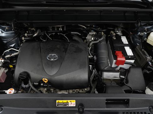 Used 2021 Toyota Highlander XLE AWD/4WD image 34