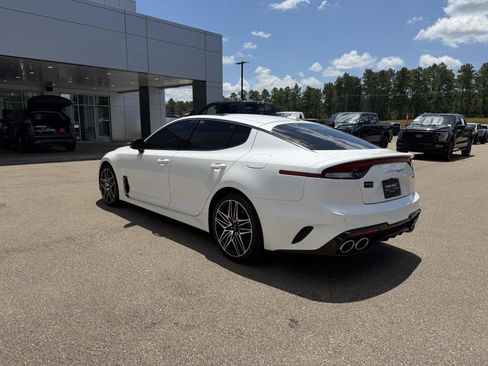 Used 2022 Kia Stinger GT1 w/ Red Interior Color Package RWD image 4
