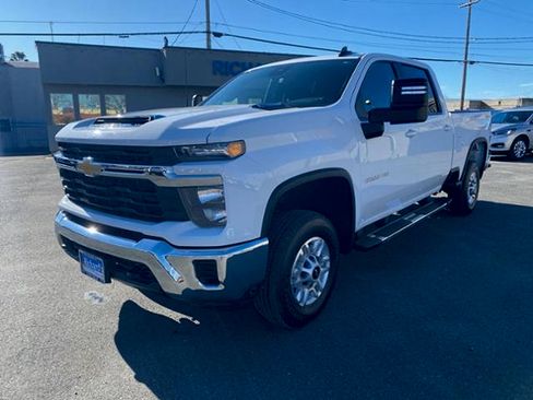 Used 2024 Chevrolet Silverado 2500 LT image 9