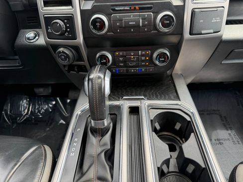 Used 2019 Ford F150 Platinum w/ Equipment Group 701A Luxury AWD/4WD image 15
