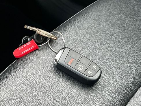 Used 2025 Jeep Compass Limited image 21