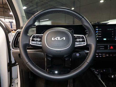Used 2025 Kia Sorento SX image 10