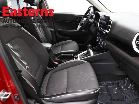 Used 2023 Hyundai Venue Limited image 25