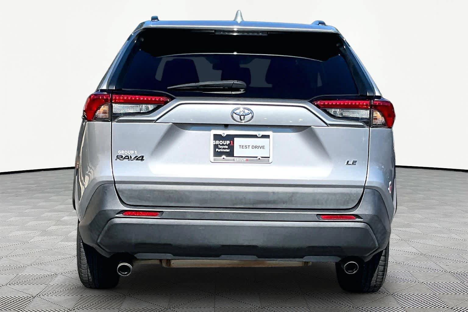Used 2020 Toyota RAV4 LE FWD image 5
