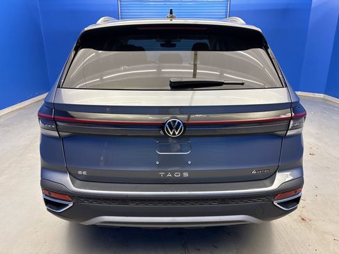 New 2026 Volkswagen Taos SE image 6