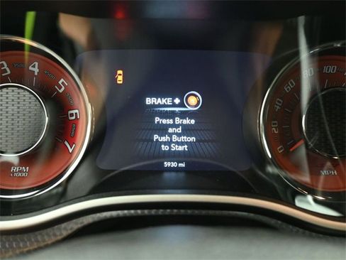 Used 2019 Dodge Challenger SRT Hellcat image 11