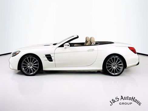 Used 2020 Mercedes-Benz SL 550 image 2