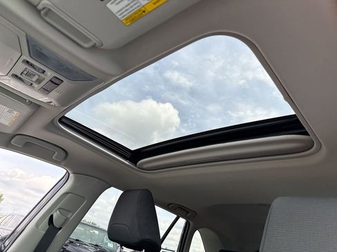 Used 2022 Toyota RAV4 XLE AWD/4WD image 22