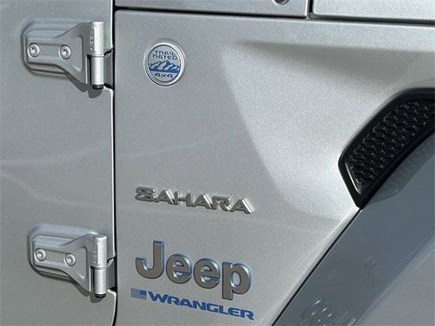 Used 2024 Jeep Wrangler Unlimited Sahara w/ Technology Group image 11