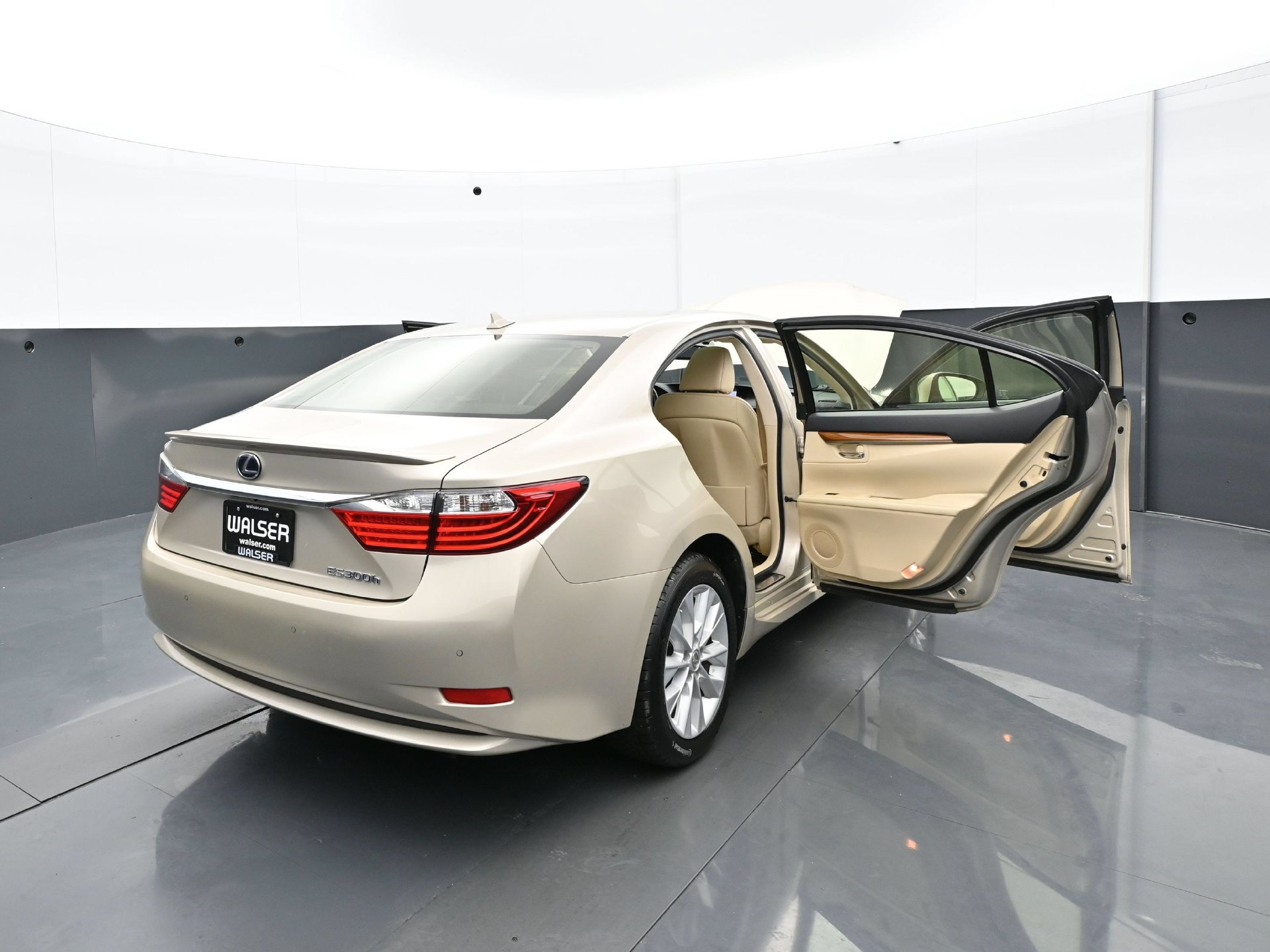 Used 2013 Lexus ES 300h w/ Luxury Pkg FWD image 38