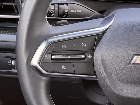 Used 2025 Chevrolet Traverse LT image 18