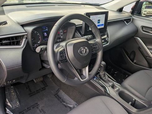 Used 2025 Toyota Corolla Cross LE FWD image 10