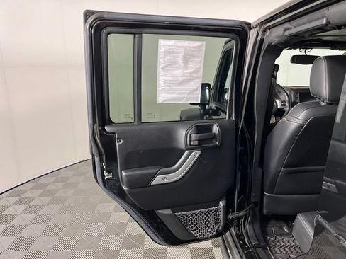 Used 2016 Jeep Wrangler Unlimited Rubicon AWD/4WD image 35