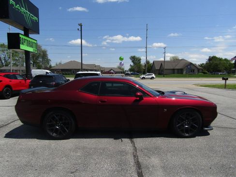 Used 2018 Dodge Challenger R/T Scat Pack RWD image 9