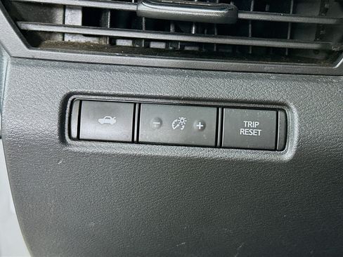 Used 2021 Nissan Altima 2.5 SV FWD image 16