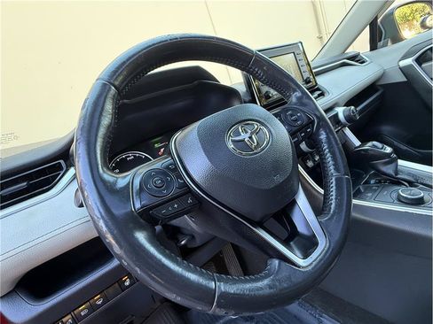 Used 2020 Toyota RAV4 XLE w/ Convenience Package AWD/4WD image 9