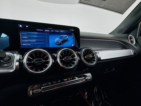 New 2025 Mercedes-Benz GLB 250 image 19