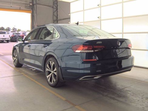 Used 2022 Volkswagen Passat 2.0T SE FWD image 5