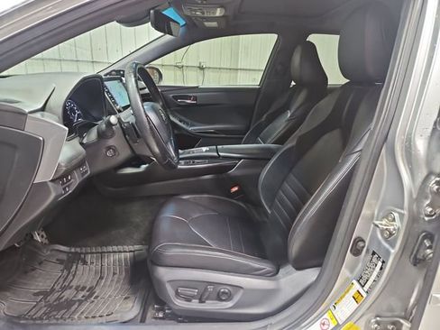 Used 2019 Toyota Avalon Touring w/ Advanced Safety Package image 11