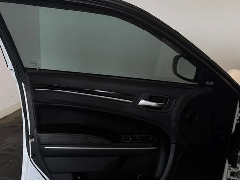 Used 2019 Chrysler 300 S RWD image 12