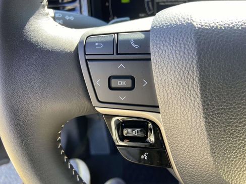 Used 2025 Toyota Camry SE w/ Multimedia Upgrade Package image 31