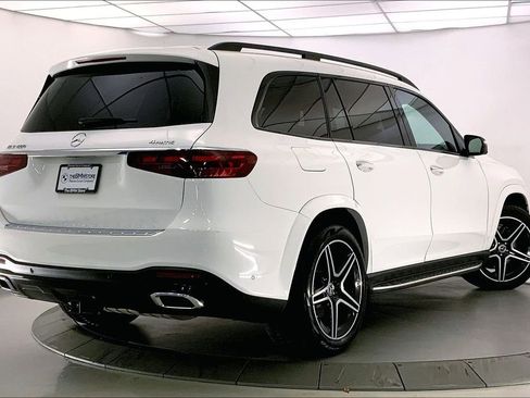 Used 2024 Mercedes-Benz GLS 450 4MATIC image 12