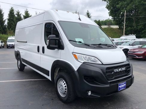 Used 2024 RAM ProMaster 2500 w/ Convenience Group FWD image 8