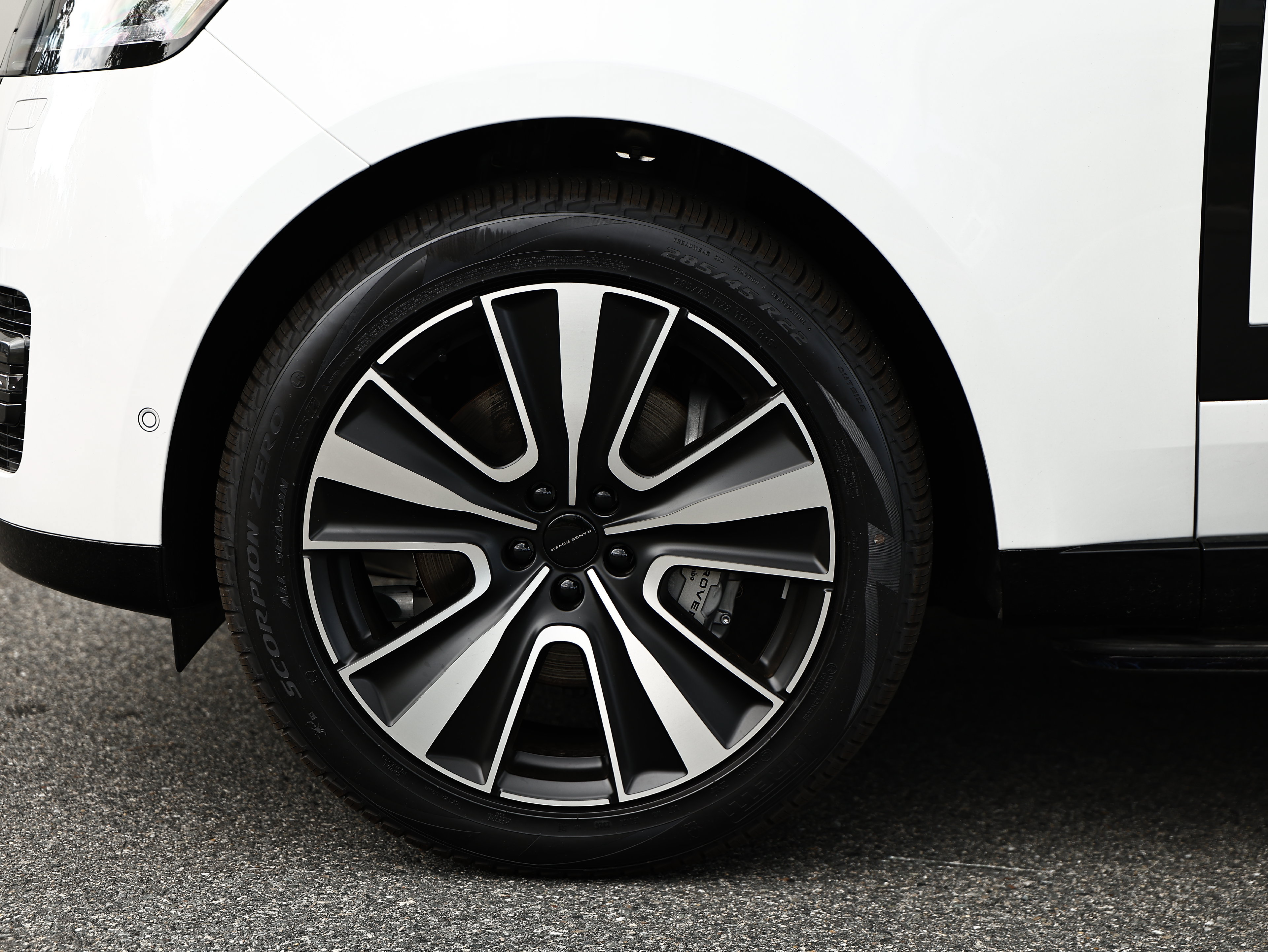 New 2026 Land Rover Range Rover SE AWD/4WD image 6