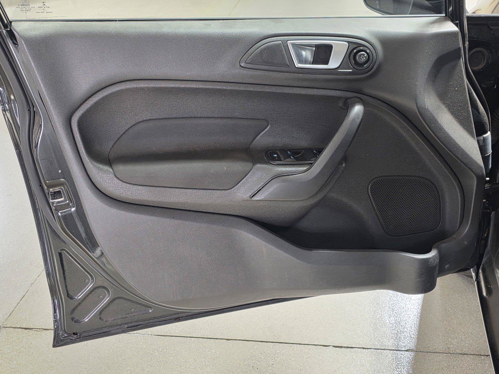 Used 2016 Ford Fiesta SE FWD image 16