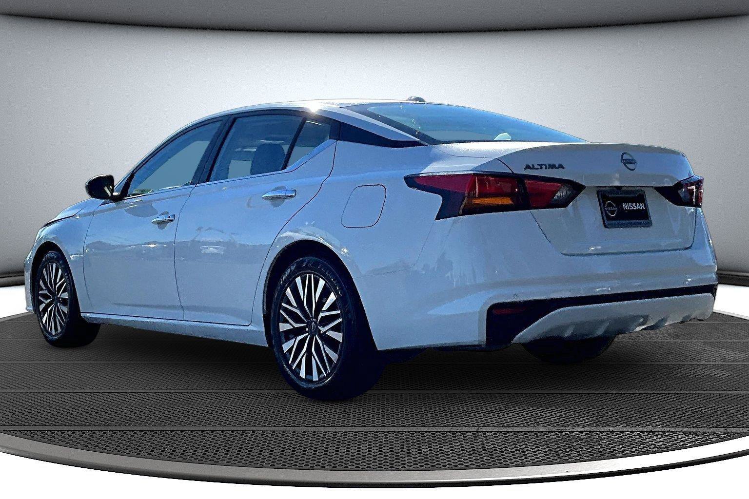 Used 2025 Nissan Altima 2.5 SV FWD image 5