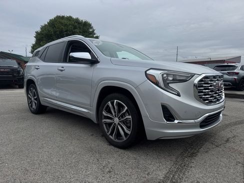 Used 2018 GMC Terrain Denali w/ Advanced Safety Package FWD image 9
