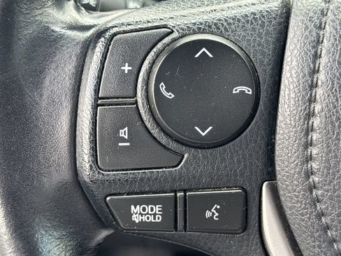 Used 2016 Toyota RAV4 XLE w/ Four Season Floor Mat Package AWD/4WD image 23
