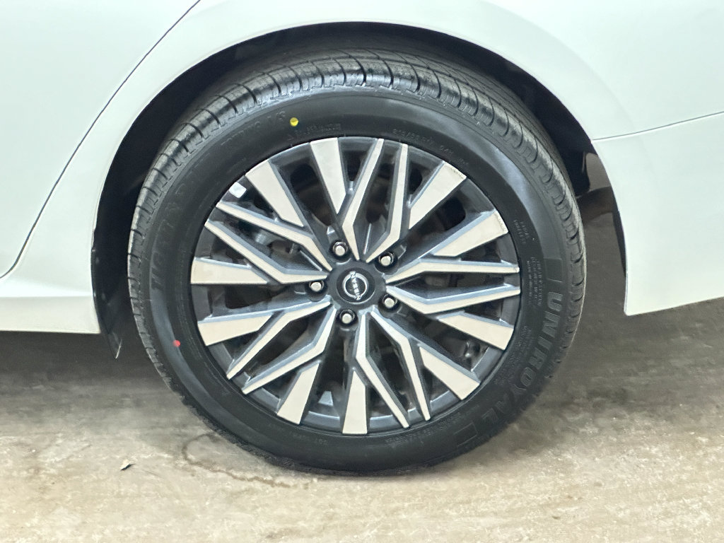 Used 2025 Nissan Altima 2.5 SV AWD/4WD image 39