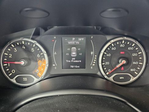 Used 2015 Jeep Renegade Latitude AWD/4WD image 28