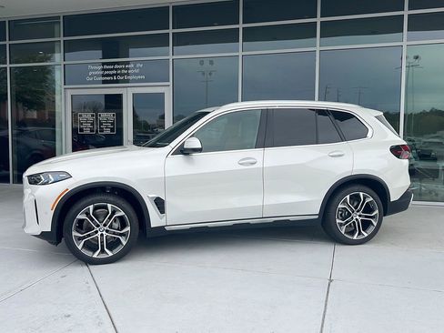 New 2026 BMW X5 xDrive40i image 3