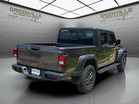 Used 2024 Jeep Gladiator Sport AWD/4WD image 5