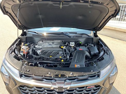 Used 2025 Chevrolet Trax RS w/ Sunroof Package FWD image 22