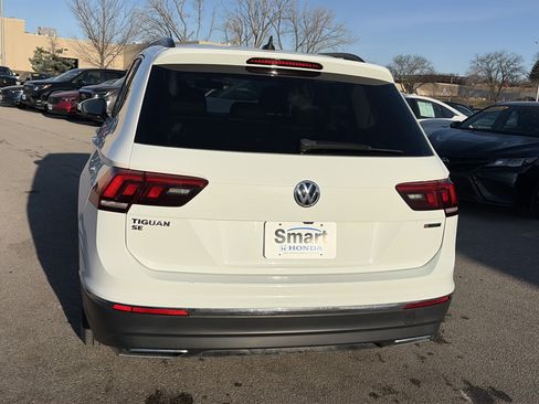 Used 2020 Volkswagen Tiguan SE w/ Panoramic Sunroof Package image 6