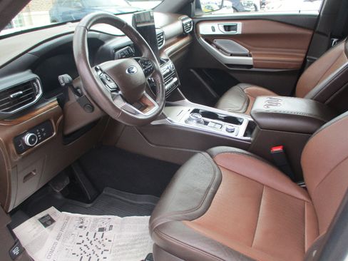 Used 2021 Ford Explorer King Ranch w/ Premium Technology Package image 4