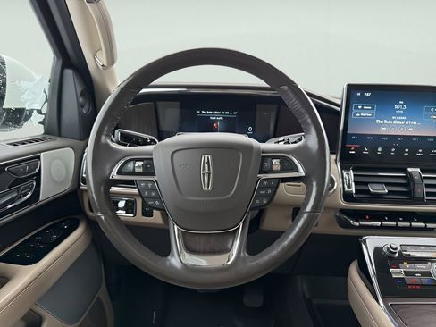 Used 2022 Lincoln Navigator Reserve image 16