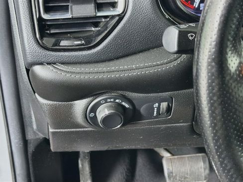 Used 2023 Dodge Durango SXT RWD image 17