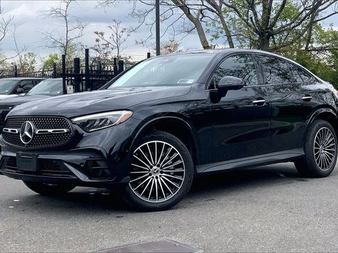 Used 2025 Mercedes-Benz GLC 300 4MATIC image 1